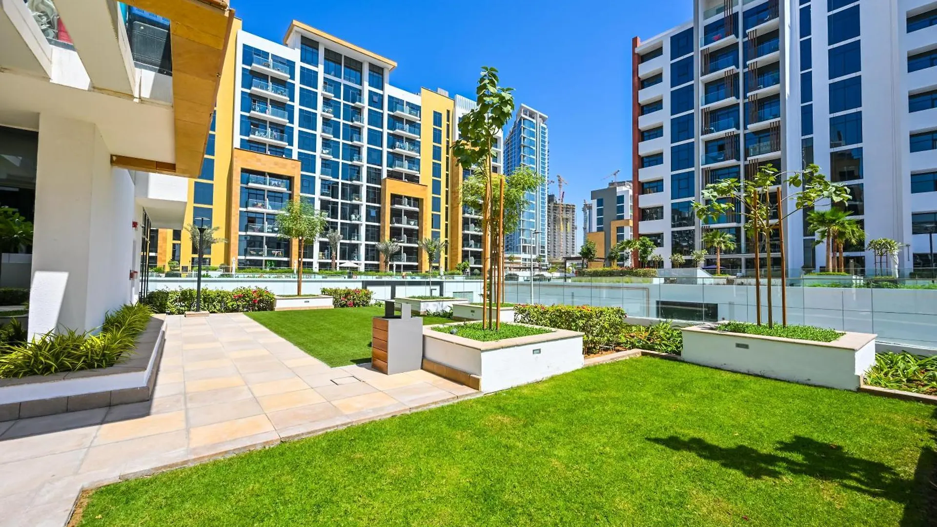 Apartment Discover A Cozy Luxury Studio With A Refreshing Pool, Just A 10-Minute Journey From The City'S Heart Dubai United Arab Emirates