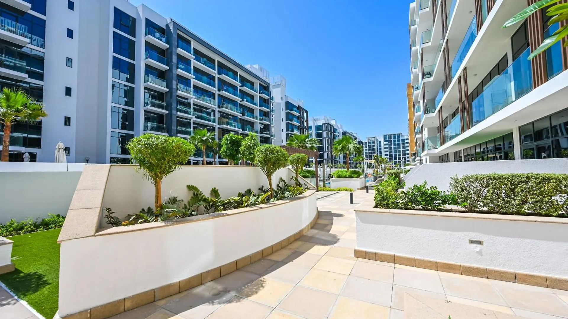 Apartment Discover A Cozy Luxury Studio With A Refreshing Pool, Just A 10-Minute Journey From The City'S Heart Dubai