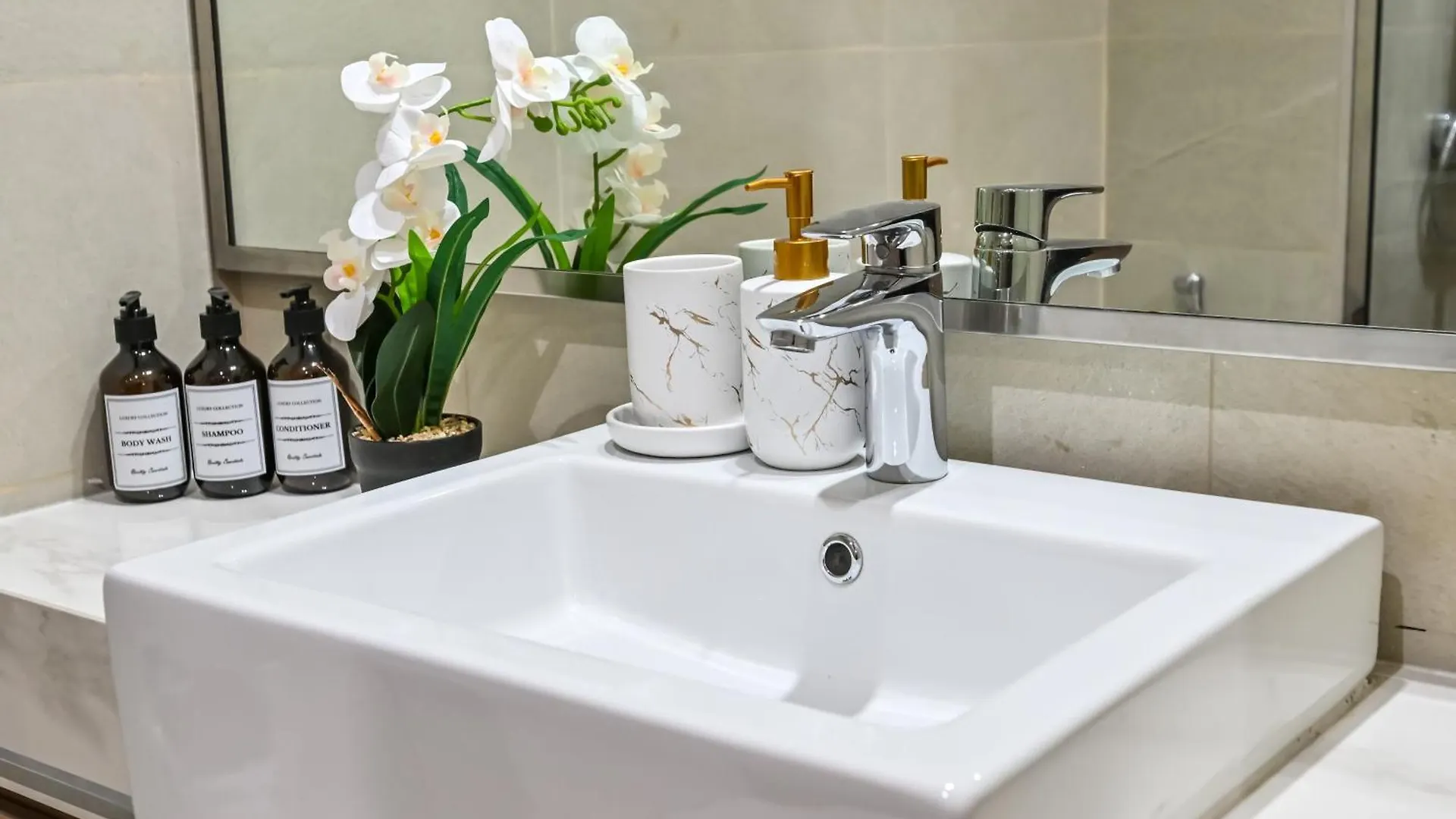 Discover A Cozy Luxury Studio With A Refreshing Pool, Just A 10-Minute Journey From The City'S Heart Dubai