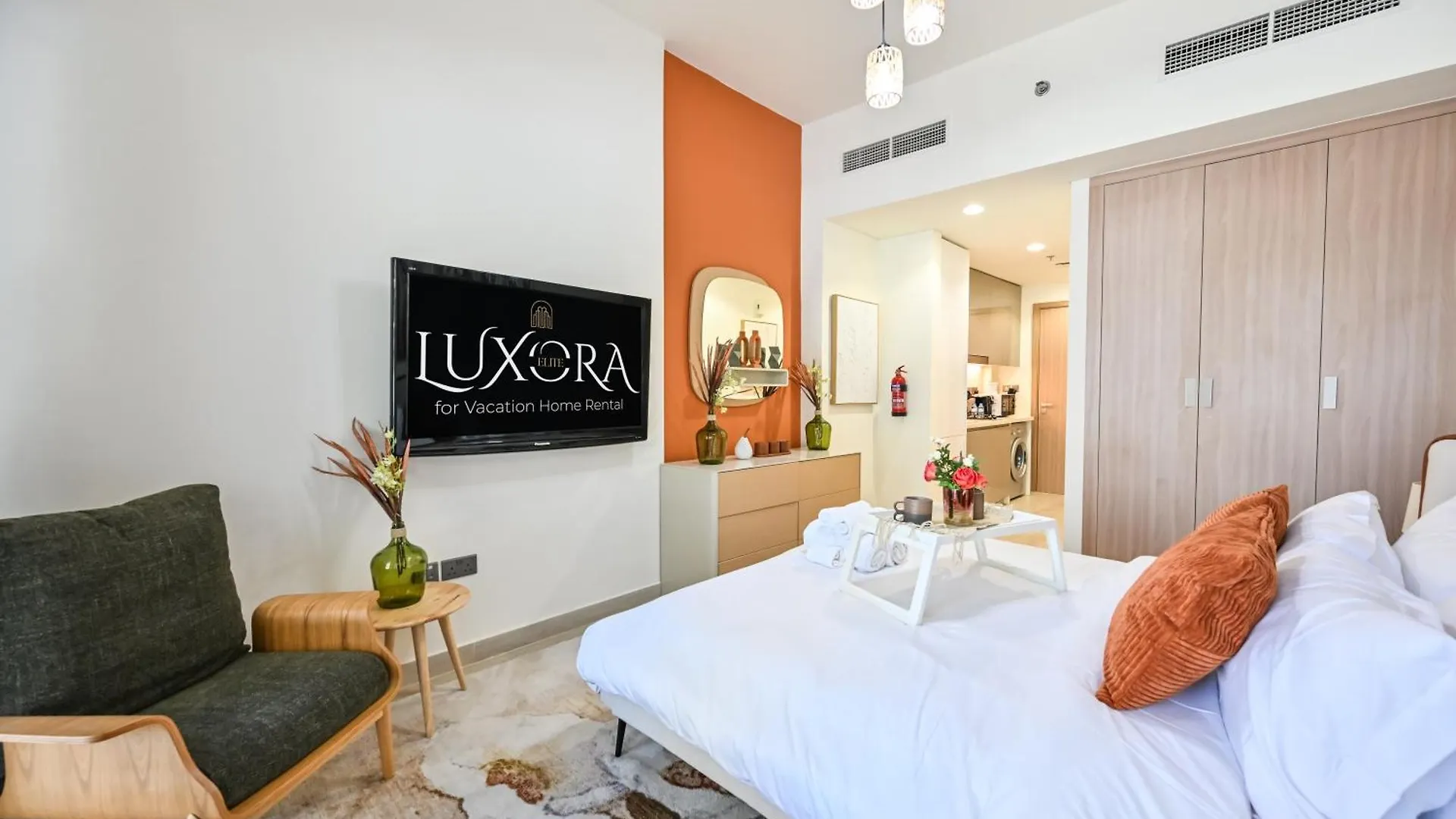 Apartment Discover A Cozy Luxury Studio With A Refreshing Pool, Just A 10-Minute Journey From The City'S Heart Dubai